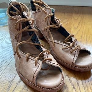 Free bird leather sandals